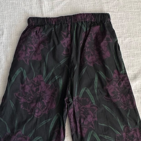 Desmond & Dempsey Capri Pajama Leisure Wear Pockets Black Floral Purple XS NEW - Picture 5 of 10